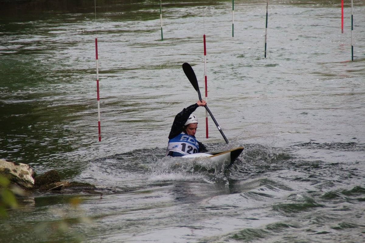 Course de kayak en rivière